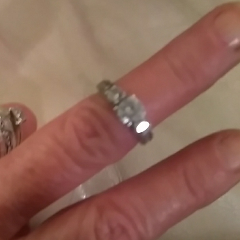 Lady's ring